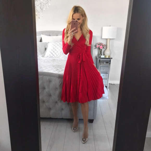 LAST ONE!!! Elegant Pleated Midi Red Dress - Picture 3 of 8